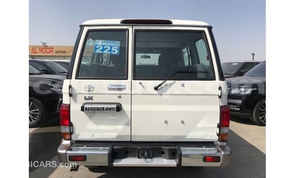 Acheter Import Voiture Toyota Land Cruiser Blanc à Import - Dubai, Barh el Gazel Acheter Import Voiture Toyota Land Cruiser Blanc à Import - Dubai, Barh el Gazel