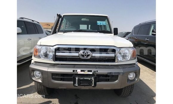 Acheter Import Voiture Toyota Land Cruiser Blanc à Import - Dubai, Barh el Gazel Acheter Import Voiture Toyota Land Cruiser Blanc à Import - Dubai, Barh el Gazel