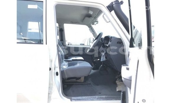 Acheter Import Voiture Toyota Land Cruiser Blanc à Import - Dubai, Barh el Gazel Acheter Import Voiture Toyota Land Cruiser Blanc à Import - Dubai, Barh el Gazel