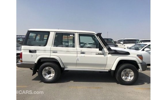 Acheter Import Voiture Toyota Land Cruiser Blanc à Import - Dubai, Barh el Gazel Acheter Import Voiture Toyota Land Cruiser Blanc à Import - Dubai, Barh el Gazel