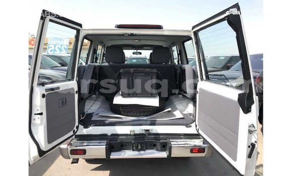 Acheter Import Voiture Toyota Land Cruiser Blanc à Import - Dubai, Barh el Gazel Acheter Import Voiture Toyota Land Cruiser Blanc à Import - Dubai, Barh el Gazel