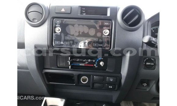 Acheter Import Voiture Toyota Land Cruiser Blanc à Import - Dubai, Barh el Gazel Acheter Import Voiture Toyota Land Cruiser Blanc à Import - Dubai, Barh el Gazel