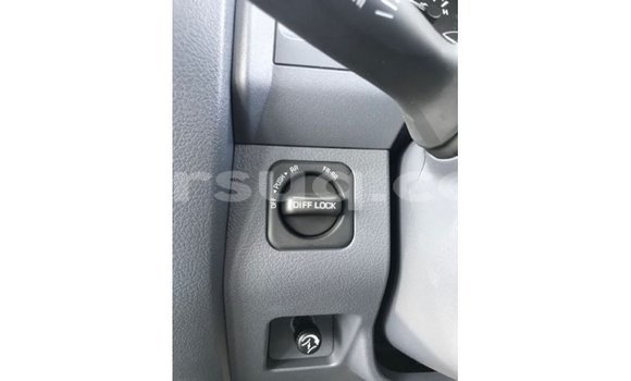 Acheter Import Voiture Toyota Land Cruiser Blanc à Import - Dubai, Barh el Gazel Acheter Import Voiture Toyota Land Cruiser Blanc à Import - Dubai, Barh el Gazel