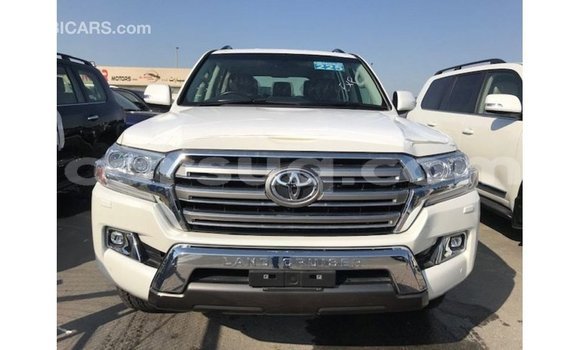 Acheter Import Voiture Toyota Land Cruiser Blanc à Import - Dubai, Barh el Gazel Acheter Import Voiture Toyota Land Cruiser Blanc à Import - Dubai, Barh el Gazel