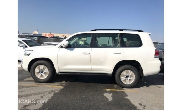 Acheter Import Voiture Toyota Land Cruiser Blanc à Import - Dubai, Barh el Gazel Acheter Import Voiture Toyota Land Cruiser Blanc à Import - Dubai, Barh el Gazel
