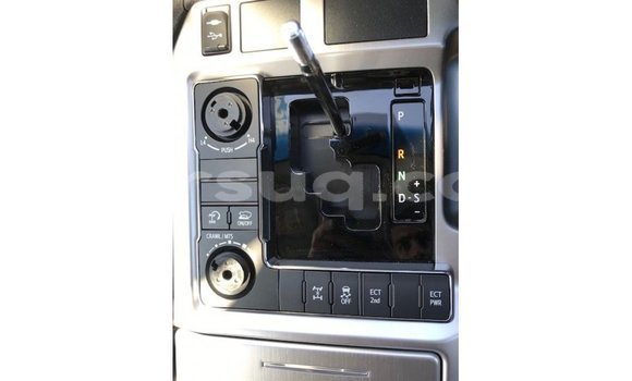 Acheter Import Voiture Toyota Land Cruiser Blanc à Import - Dubai, Barh el Gazel Acheter Import Voiture Toyota Land Cruiser Blanc à Import - Dubai, Barh el Gazel