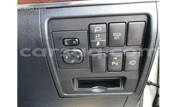 Acheter Import Voiture Toyota Land Cruiser Blanc à Import - Dubai, Barh el Gazel Acheter Import Voiture Toyota Land Cruiser Blanc à Import - Dubai, Barh el Gazel