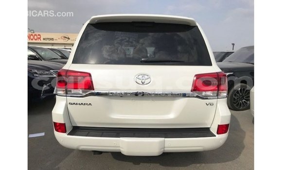 Acheter Import Voiture Toyota Land Cruiser Blanc à Import - Dubai, Barh el Gazel Acheter Import Voiture Toyota Land Cruiser Blanc à Import - Dubai, Barh el Gazel