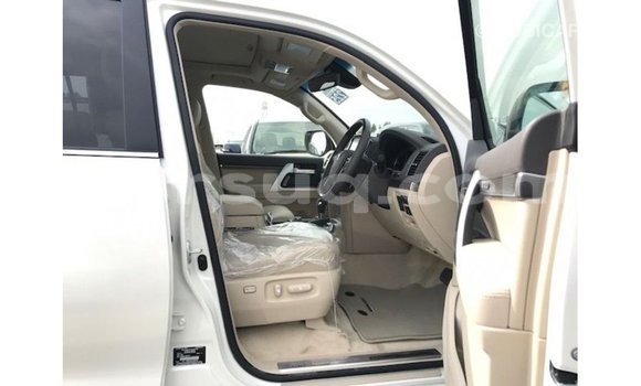 Acheter Import Voiture Toyota Land Cruiser Blanc à Import - Dubai, Barh el Gazel Acheter Import Voiture Toyota Land Cruiser Blanc à Import - Dubai, Barh el Gazel