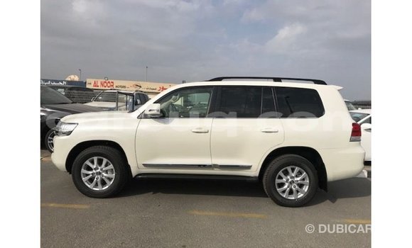 Acheter Import Voiture Toyota Land Cruiser Blanc à Import - Dubai, Barh el Gazel Acheter Import Voiture Toyota Land Cruiser Blanc à Import - Dubai, Barh el Gazel