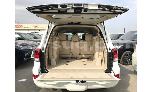 Acheter Import Voiture Toyota Land Cruiser Blanc à Import - Dubai, Barh el Gazel Acheter Import Voiture Toyota Land Cruiser Blanc à Import - Dubai, Barh el Gazel