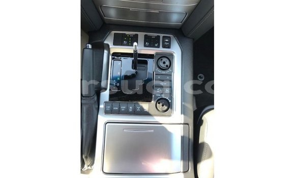 Buy Import Toyota Land Cruiser White Car in Import - Dubai in Barh el Gazel Buy Import Toyota Land Cruiser White Car in Import - Dubai in Barh el Gazel