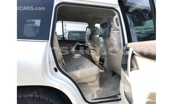 Acheter Import Voiture Toyota Land Cruiser Blanc à Import - Dubai, Barh el Gazel Acheter Import Voiture Toyota Land Cruiser Blanc à Import - Dubai, Barh el Gazel