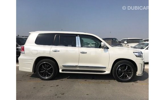 Acheter Import Voiture Toyota Land Cruiser Blanc à Import - Dubai, Barh el Gazel Acheter Import Voiture Toyota Land Cruiser Blanc à Import - Dubai, Barh el Gazel