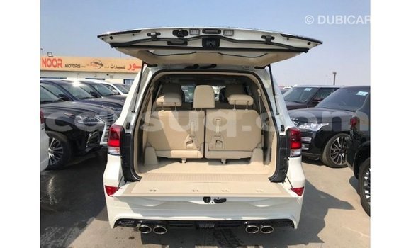 Acheter Import Voiture Toyota Land Cruiser Blanc à Import - Dubai, Barh el Gazel Acheter Import Voiture Toyota Land Cruiser Blanc à Import - Dubai, Barh el Gazel