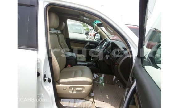 Buy Import Toyota Land Cruiser White Car in Import - Dubai in Barh el Gazel Buy Import Toyota Land Cruiser White Car in Import - Dubai in Barh el Gazel