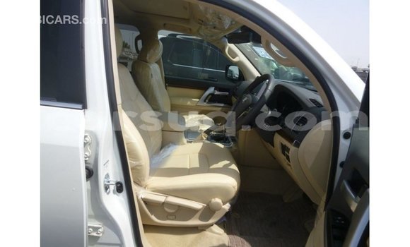 Acheter Import Voiture Toyota Land Cruiser Blanc à Import - Dubai, Barh el Gazel Acheter Import Voiture Toyota Land Cruiser Blanc à Import - Dubai, Barh el Gazel