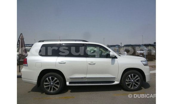 Acheter Import Voiture Toyota Land Cruiser Blanc à Import - Dubai, Barh el Gazel Acheter Import Voiture Toyota Land Cruiser Blanc à Import - Dubai, Barh el Gazel