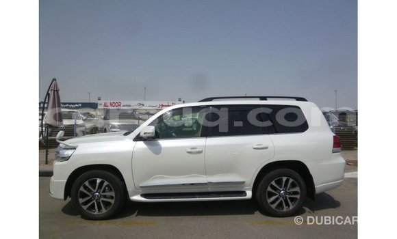 Acheter Import Voiture Toyota Land Cruiser Blanc à Import - Dubai, Barh el Gazel Acheter Import Voiture Toyota Land Cruiser Blanc à Import - Dubai, Barh el Gazel