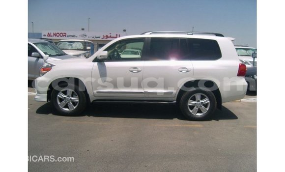 Buy Import Toyota Land Cruiser White Car in Import - Dubai in Barh el Gazel Buy Import Toyota Land Cruiser White Car in Import - Dubai in Barh el Gazel