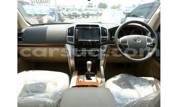 Acheter Import Voiture Toyota Land Cruiser Blanc à Import - Dubai, Barh el Gazel Acheter Import Voiture Toyota Land Cruiser Blanc à Import - Dubai, Barh el Gazel