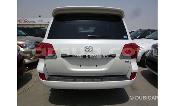 Acheter Import Voiture Toyota Land Cruiser Blanc à Import - Dubai, Barh el Gazel Acheter Import Voiture Toyota Land Cruiser Blanc à Import - Dubai, Barh el Gazel