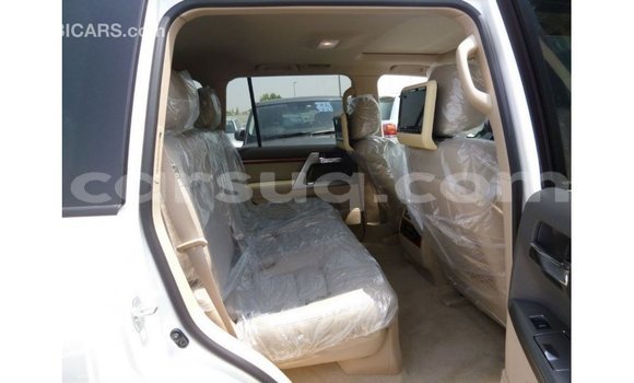 Acheter Import Voiture Toyota Land Cruiser Blanc à Import - Dubai, Barh el Gazel Acheter Import Voiture Toyota Land Cruiser Blanc à Import - Dubai, Barh el Gazel