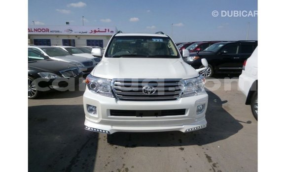 Acheter Import Voiture Toyota Land Cruiser Blanc à Import - Dubai, Barh el Gazel Acheter Import Voiture Toyota Land Cruiser Blanc à Import - Dubai, Barh el Gazel