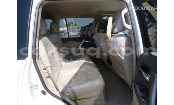 Acheter Import Voiture Toyota Land Cruiser Blanc à Import - Dubai, Barh el Gazel Acheter Import Voiture Toyota Land Cruiser Blanc à Import - Dubai, Barh el Gazel
