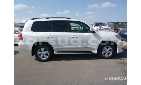 Acheter Import Voiture Toyota Land Cruiser Blanc à Import - Dubai, Barh el Gazel Acheter Import Voiture Toyota Land Cruiser Blanc à Import - Dubai, Barh el Gazel