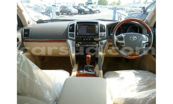 Acheter Import Voiture Toyota Land Cruiser Blanc à Import - Dubai, Barh el Gazel Acheter Import Voiture Toyota Land Cruiser Blanc à Import - Dubai, Barh el Gazel