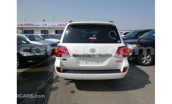 Acheter Import Voiture Toyota Land Cruiser Blanc à Import - Dubai, Barh el Gazel Acheter Import Voiture Toyota Land Cruiser Blanc à Import - Dubai, Barh el Gazel