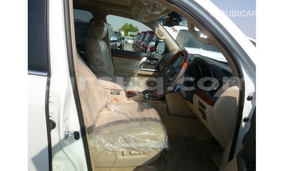 Acheter Import Voiture Toyota Land Cruiser Blanc à Import - Dubai, Barh el Gazel Acheter Import Voiture Toyota Land Cruiser Blanc à Import - Dubai, Barh el Gazel