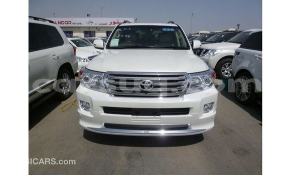 Acheter Import Voiture Toyota Land Cruiser Blanc à Import - Dubai, Barh el Gazel Acheter Import Voiture Toyota Land Cruiser Blanc à Import - Dubai, Barh el Gazel