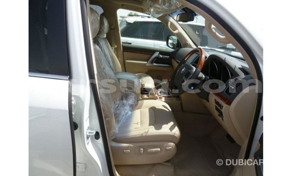Acheter Import Voiture Toyota Land Cruiser Blanc à Import - Dubai, Barh el Gazel Acheter Import Voiture Toyota Land Cruiser Blanc à Import - Dubai, Barh el Gazel