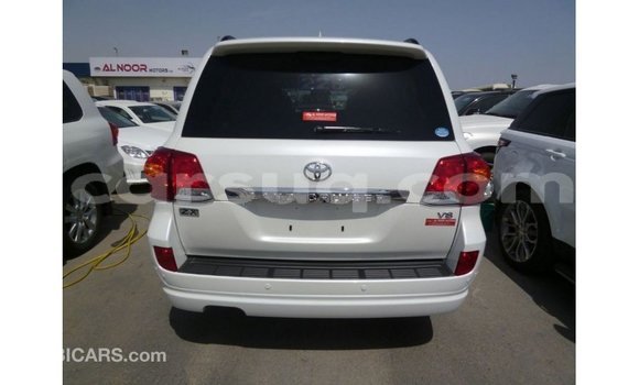 Acheter Import Voiture Toyota Land Cruiser Blanc à Import - Dubai, Barh el Gazel Acheter Import Voiture Toyota Land Cruiser Blanc à Import - Dubai, Barh el Gazel