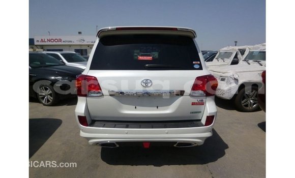 Buy Import Toyota Land Cruiser White Car in Import - Dubai in Barh el Gazel Buy Import Toyota Land Cruiser White Car in Import - Dubai in Barh el Gazel