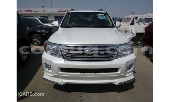 Buy Import Toyota Land Cruiser White Car in Import - Dubai in Barh el Gazel Buy Import Toyota Land Cruiser White Car in Import - Dubai in Barh el Gazel