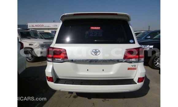 Buy Import Toyota Land Cruiser White Car in Import - Dubai in Barh el Gazel Buy Import Toyota Land Cruiser White Car in Import - Dubai in Barh el Gazel