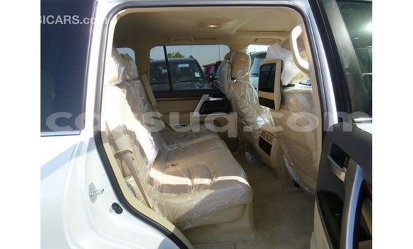 Buy Import Toyota Land Cruiser White Car in Import - Dubai in Barh el Gazel Buy Import Toyota Land Cruiser White Car in Import - Dubai in Barh el Gazel