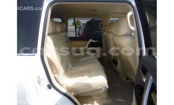 Acheter Import Voiture Toyota Land Cruiser Blanc à Import - Dubai, Barh el Gazel Acheter Import Voiture Toyota Land Cruiser Blanc à Import - Dubai, Barh el Gazel