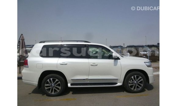 Acheter Import Voiture Toyota Land Cruiser Blanc à Import - Dubai, Barh el Gazel Acheter Import Voiture Toyota Land Cruiser Blanc à Import - Dubai, Barh el Gazel