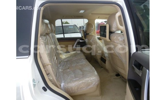 Acheter Import Voiture Toyota Land Cruiser Blanc à Import - Dubai, Barh el Gazel Acheter Import Voiture Toyota Land Cruiser Blanc à Import - Dubai, Barh el Gazel