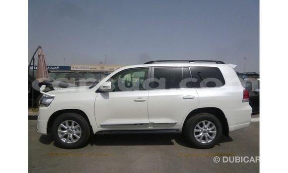 Acheter Import Voiture Toyota Land Cruiser Blanc à Import - Dubai, Barh el Gazel Acheter Import Voiture Toyota Land Cruiser Blanc à Import - Dubai, Barh el Gazel