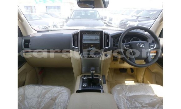 Buy Import Toyota Land Cruiser White Car in Import - Dubai in Barh el Gazel Buy Import Toyota Land Cruiser White Car in Import - Dubai in Barh el Gazel