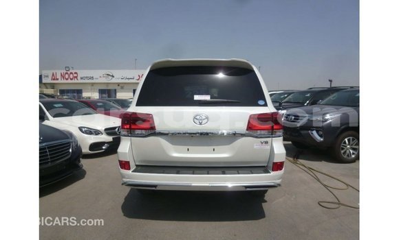 Buy Import Toyota Land Cruiser White Car in Import - Dubai in Barh el Gazel Buy Import Toyota Land Cruiser White Car in Import - Dubai in Barh el Gazel