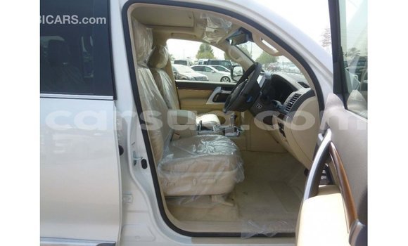 Buy Import Toyota Land Cruiser White Car in Import - Dubai in Barh el Gazel Buy Import Toyota Land Cruiser White Car in Import - Dubai in Barh el Gazel