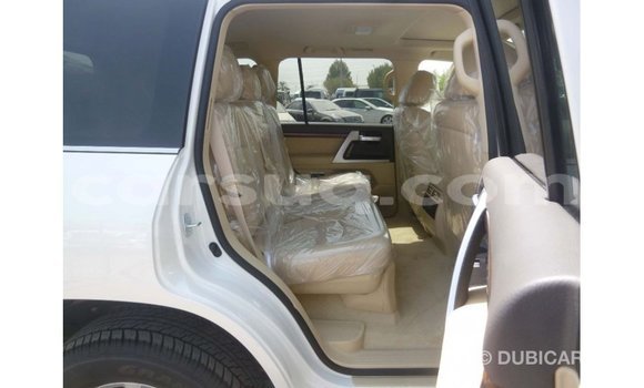 Buy Import Toyota Land Cruiser White Car in Import - Dubai in Barh el Gazel Buy Import Toyota Land Cruiser White Car in Import - Dubai in Barh el Gazel