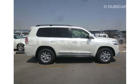 Buy Import Toyota Land Cruiser White Car in Import - Dubai in Barh el Gazel Buy Import Toyota Land Cruiser White Car in Import - Dubai in Barh el Gazel