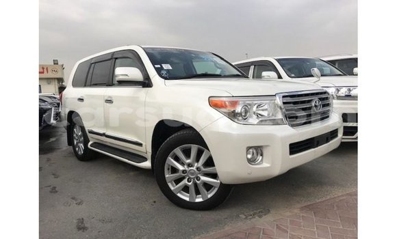 Acheter Import Voiture Toyota Land Cruiser Blanc à Import - Dubai, Barh el Gazel Acheter Import Voiture Toyota Land Cruiser Blanc à Import - Dubai, Barh el Gazel